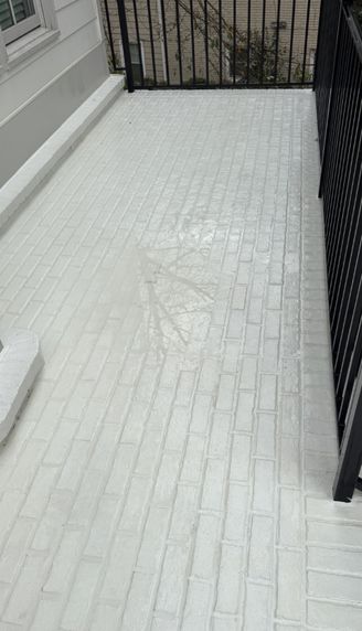 Front porch cleaning after cleaning